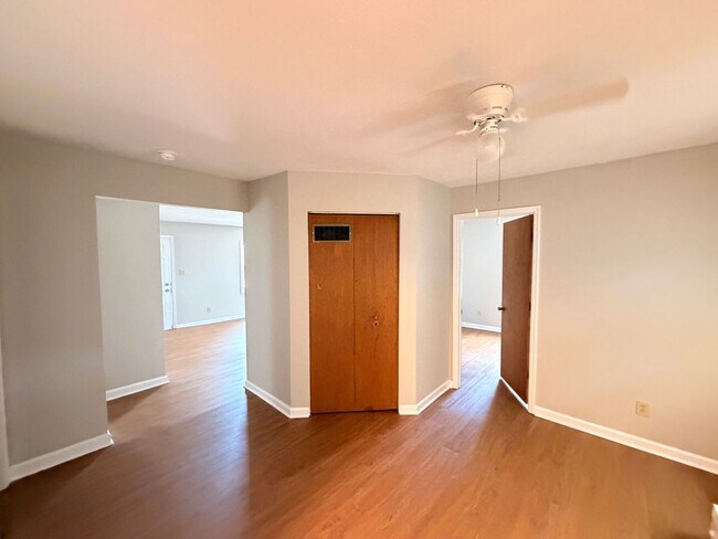Building Photo - Renovated 2 Bedroom 1 full bath House! All new luxury vinyl flooring