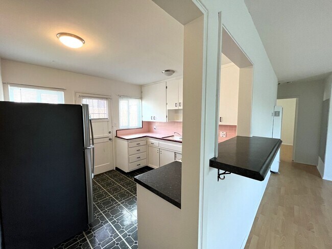 Building Photo - 1bd/1bth South Park Apartment with Plank F...
