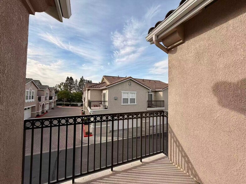 Building Photo - 11450 Church St