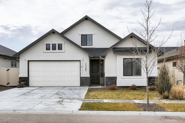 Building Photo - Star Idaho Beauty with Pool and Clubhouse....