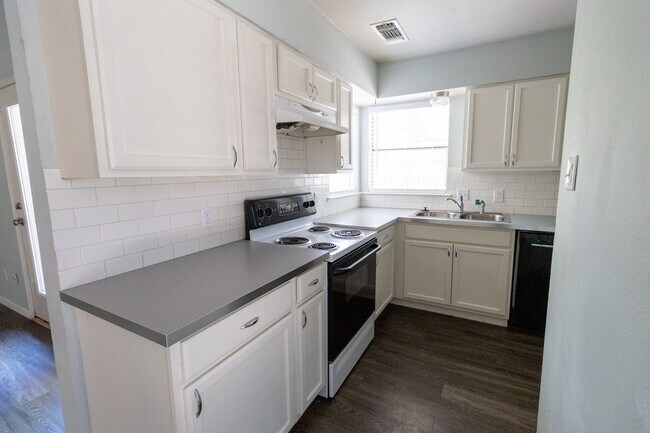 Building Photo - 9412 Teasdale Terrace
