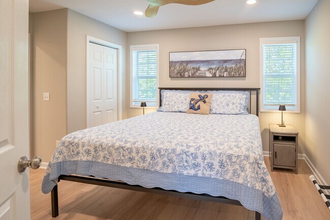 Building Photo - PERFECT OFF-SEASON BEACH GETAWAY