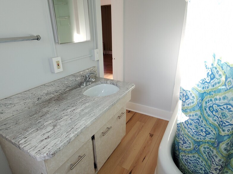 Bathroom - 158 6th St