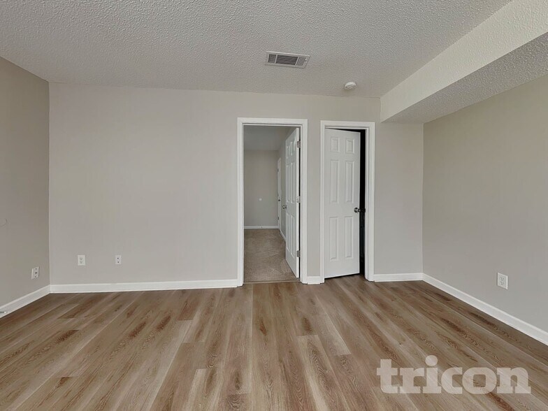 Building Photo - 3715 Longview Dr