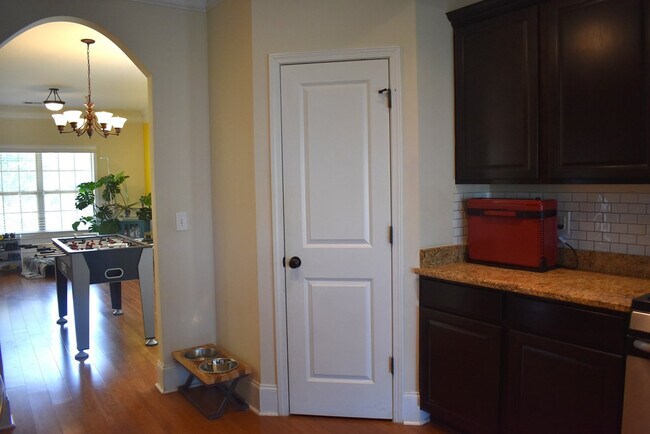 Building Photo - 2190 Harborview Dr