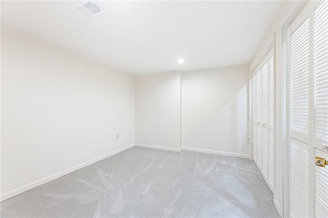 Building Photo - 908 Lenox Hill Ct NE