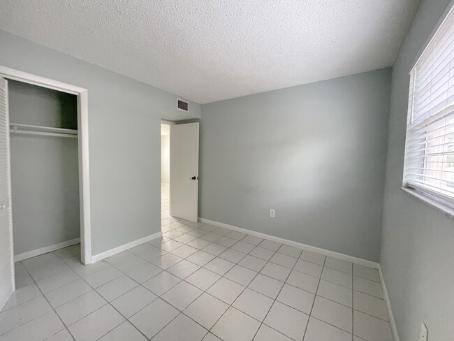 Building Photo - 3325 Arpt Rd S