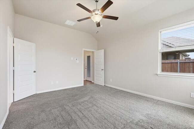 Building Photo - 3916 Ford Dr
