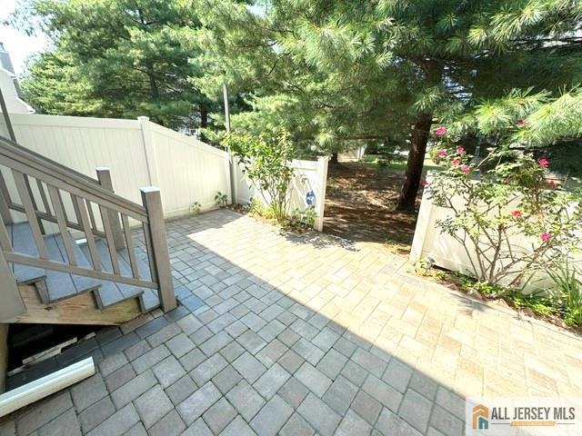 Building Photo - 1905 Dahlia Cir