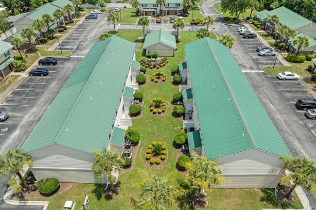 Building Photo - 2 bed, 2.5 bath pet friendly apartment for...