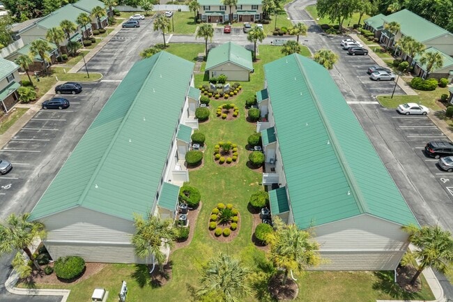 Building Photo - Rents always include high speed internet, cable, water, sewer, trash & pest control without any c...