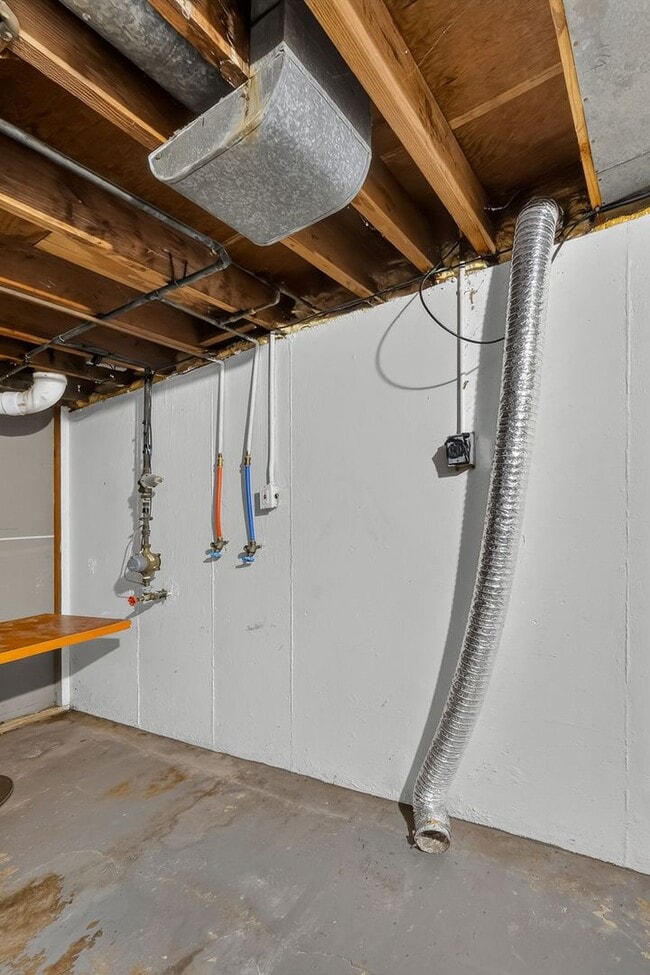 Building Photo - 2059 Wilbert Dr