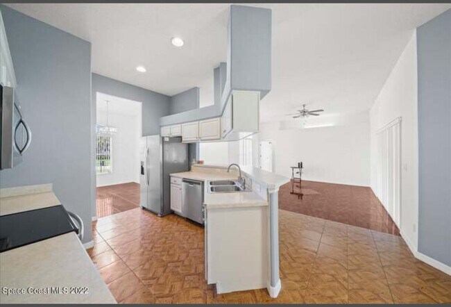 Building Photo - 525 Justine Ave NW