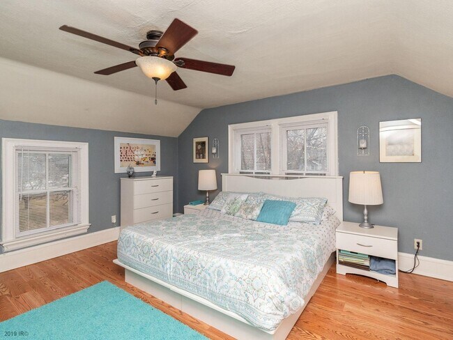 Building Photo - 5638 University Ave