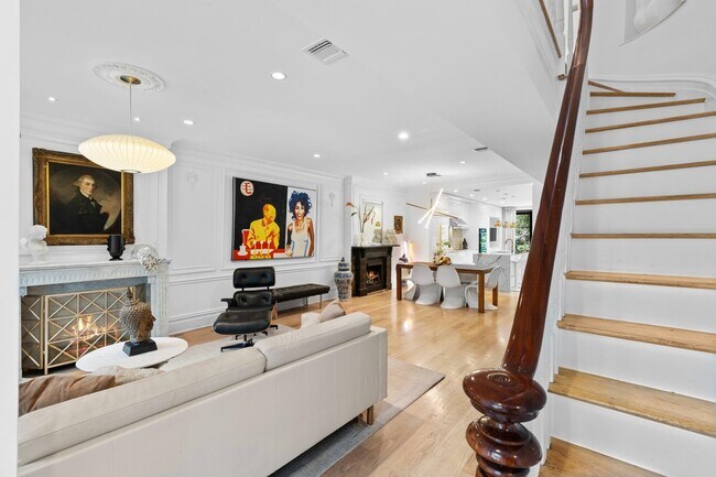 Building Photo - 634 Garden St