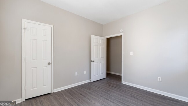 Building Photo - 848 Ridge Ave NW
