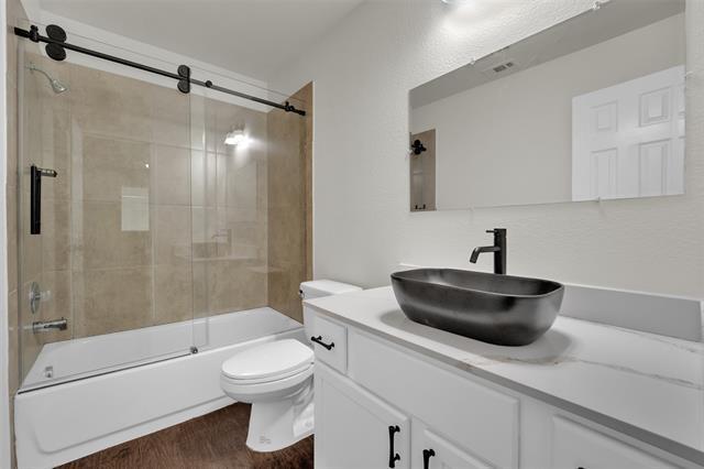 Building Photo - 338 Castleridge Dr