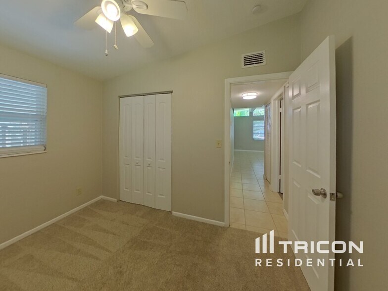 Building Photo - 2869 Webley Dr NE