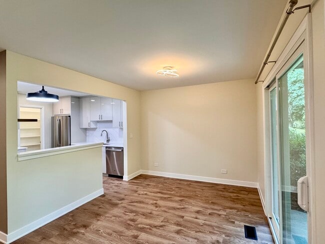 Building Photo - 205 Blossom Ct