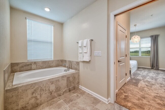 Building Photo - 723 Ocean Course Ave