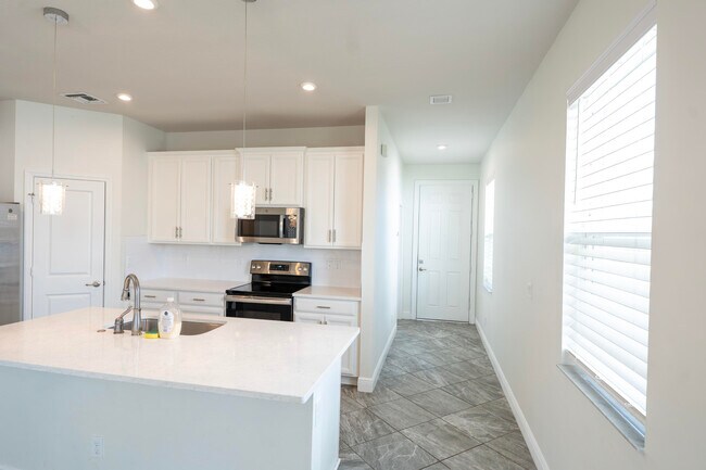 Building Photo - 10885 SW Robbia Way