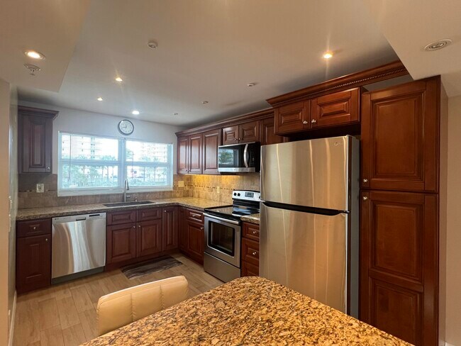 Building Photo - 3224 S Ocean Blvd