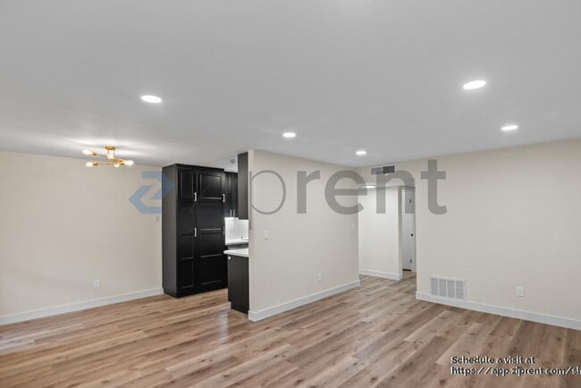 Building Photo - 291 Tradewinds Dr