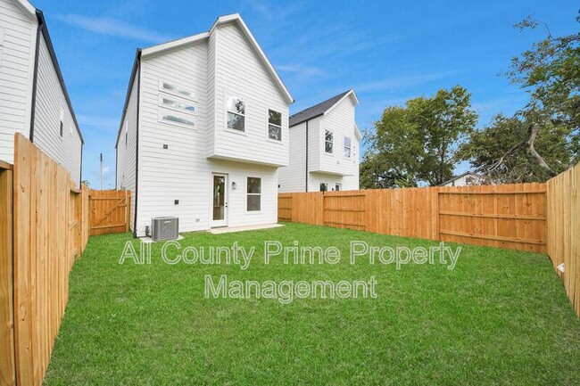 Building Photo - 2708 Bostic St