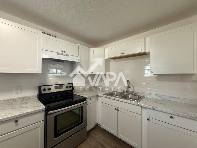 Building Photo - 332 W Mandalay Dr