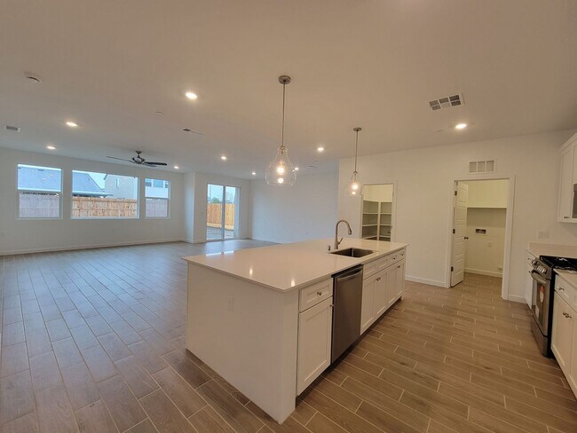 Building Photo - Brand New Home