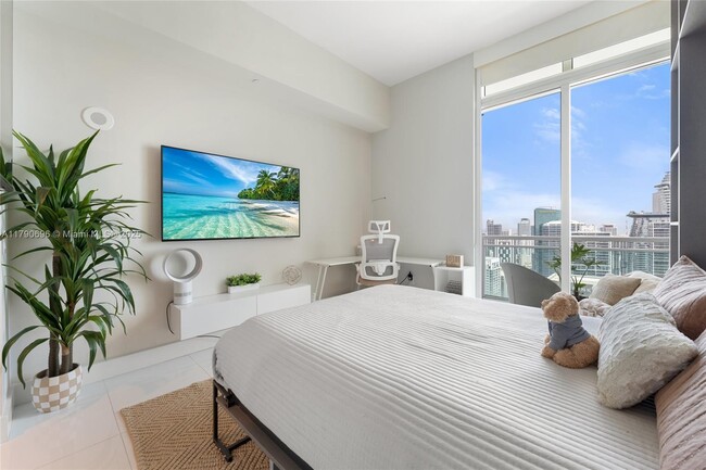 Building Photo - 950 Brickell Bay Dr