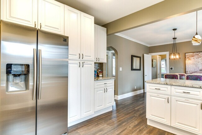 Building Photo - 1540 Fowler Ave