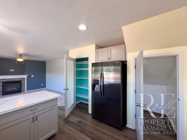 Building Photo - Spacious Bremerton Retreat with Designer Kitchen, Large Fenced Yard & Primary Suite