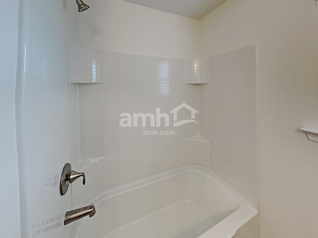 Building Photo - 5235 Valley Dr