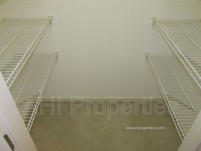Building Photo - 6031 Rosemont Rd