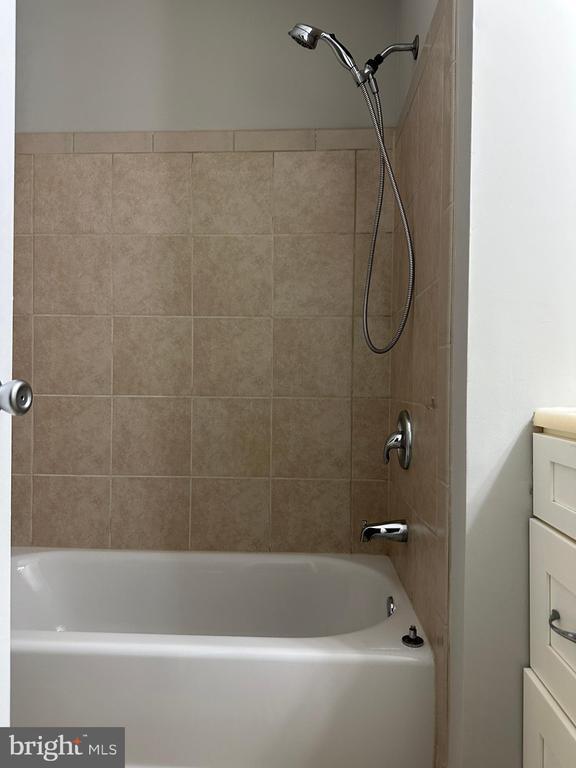Building Photo - 10152 Village Knolls Ct