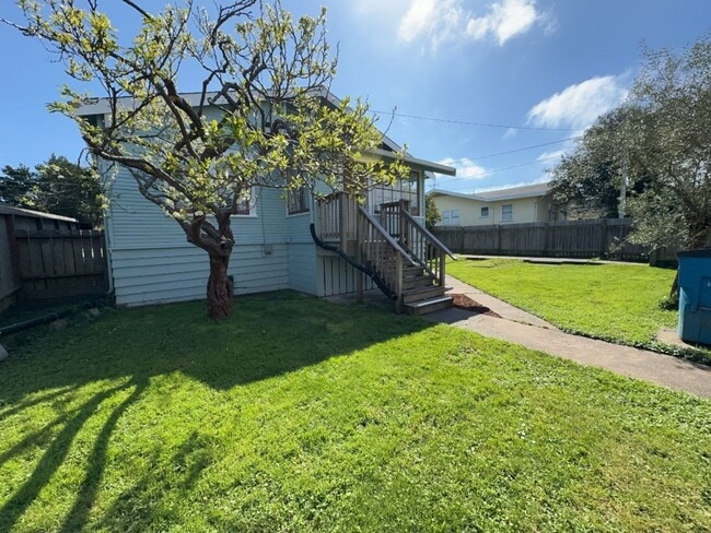 Building Photo - Spacious 3 Bed 1 Bath home located in Eureka