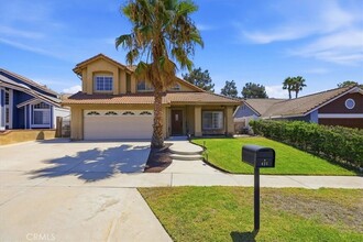 Building Photo - 421 Yellowstone Cir