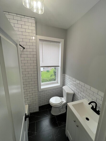 186 Hawthorne Ave 3R - 184 Hawthorne Ave