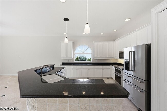 Building Photo - 25820 Creekbend Dr