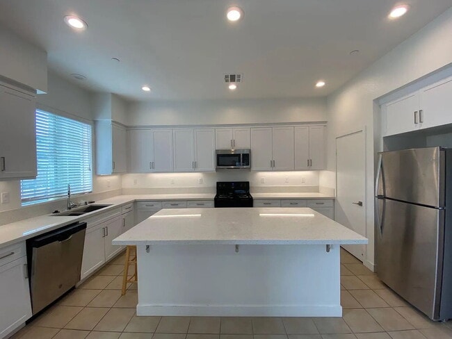 Building Photo - 576 Asilomar Wy