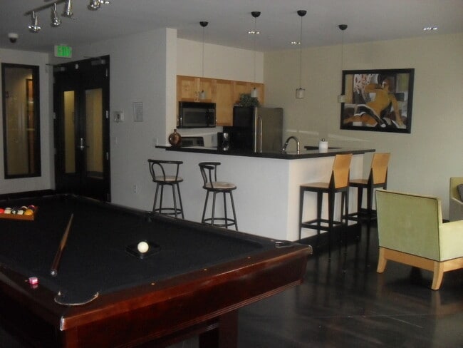 Building Photo - Downtown Bellevue One Bedroom One Bath Con...