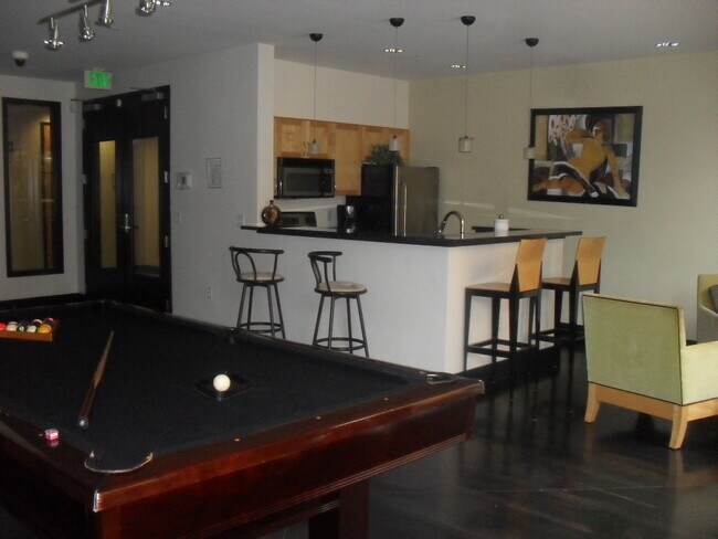 Building Photo - Downtown Bellevue One Bedroom One Bath Condo Available!