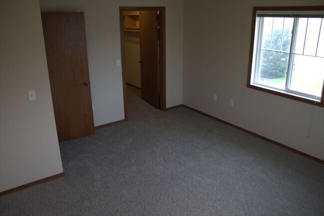 Building Photo - 1 Bed 1 Bath, 975 Sq Ft, 2nd Floor