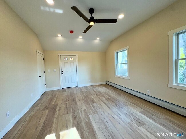Building Photo - 257 Long Ridge Rd