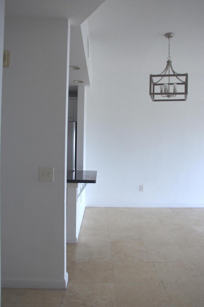 Building Photo - 1610 Presidential Way
