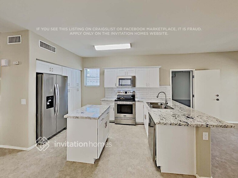 Building Photo - 1490 S Avocet St