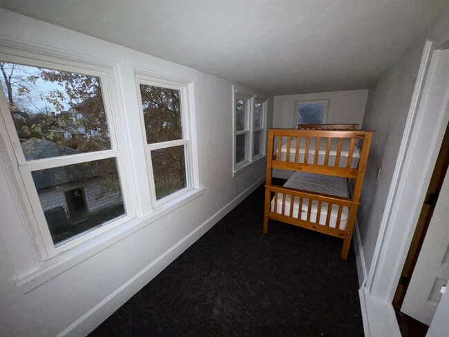 Building Photo - 303 Doty St