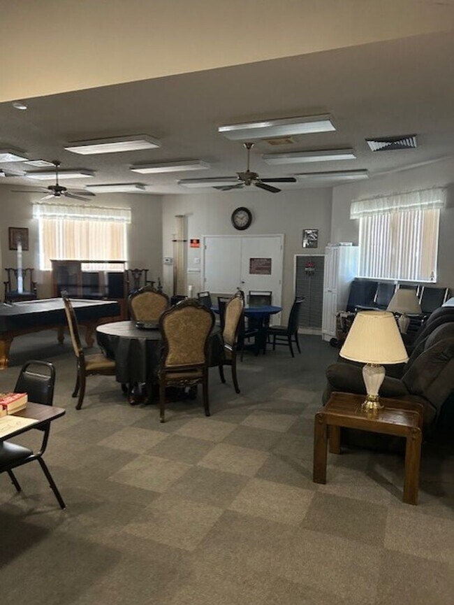 Building Photo - Well maintained 2/2 condo in 55+ community