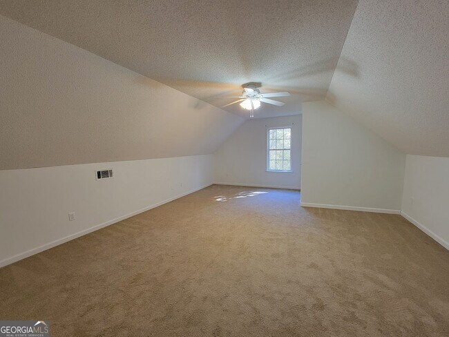 Building Photo - 435 S Ridge